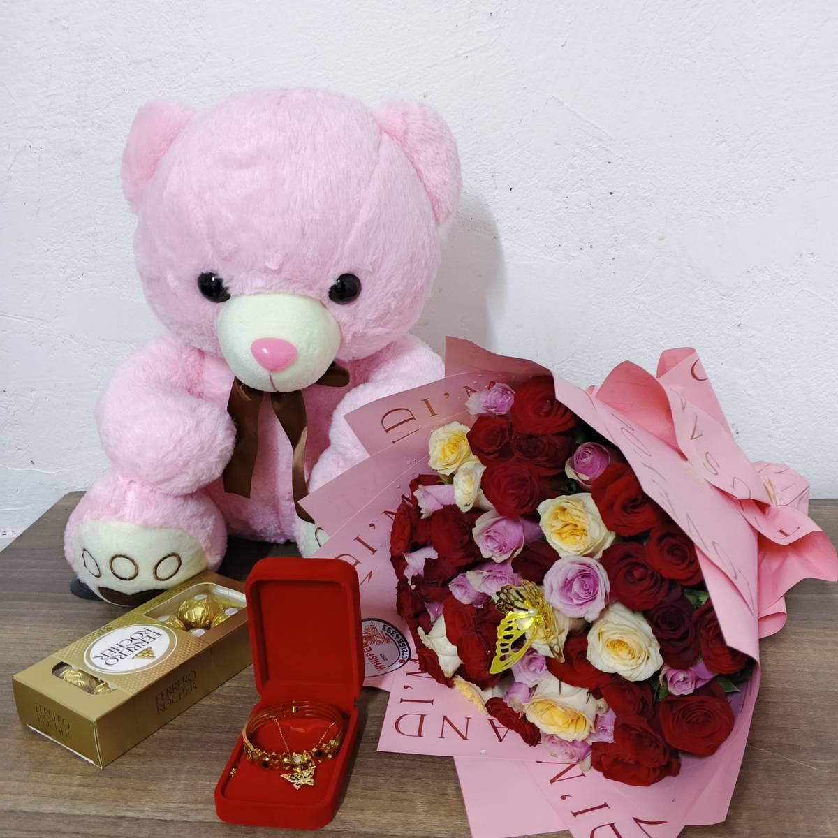 Sweetheart Snuggler - Gift hampers Kenya, Nairobi CBD | Whispers Floral Gifts