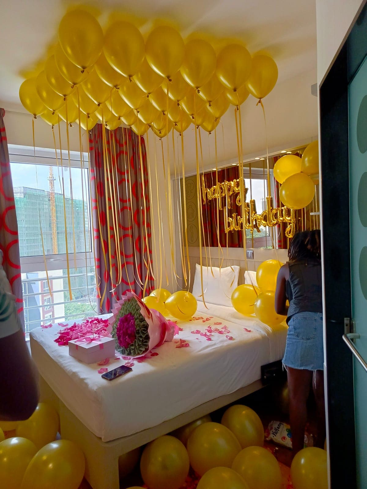 Romantic Birthday Room Décor Surprise