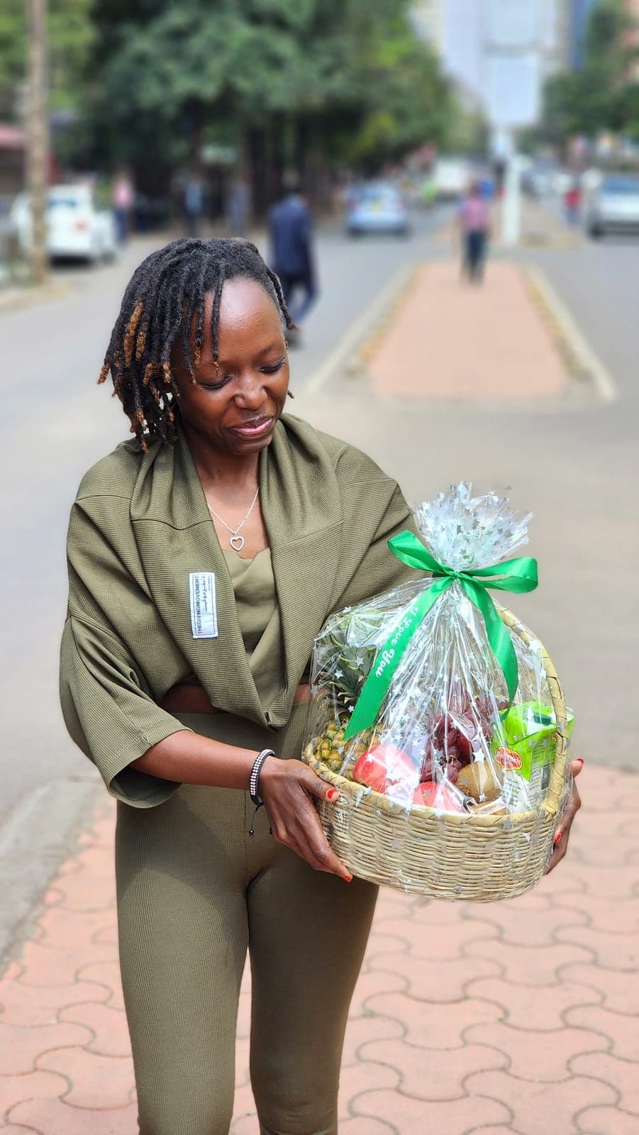 Fresh Fruit Basket Gift – Healthy & Thoughtful Surprise