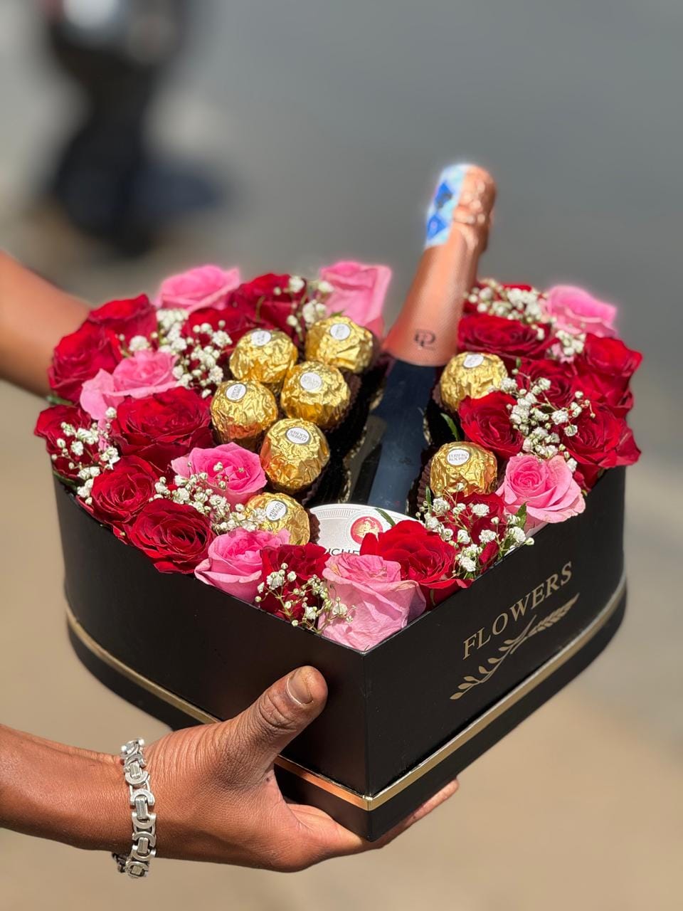 Flowers and Wine Delivery in Nairobi – Same-Day Romantic Gift Ideas
